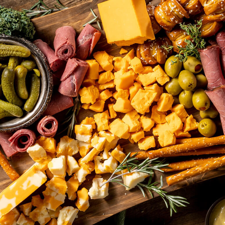 35473 Chnk ShrpChddrJck Charcuterie Lifestyle1