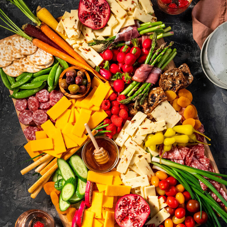 35560 Chnk ShrpChddr Charcuterie Lifestyle1