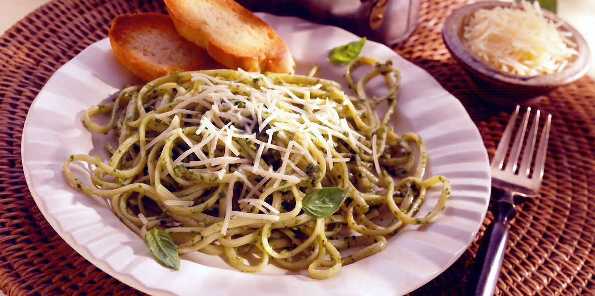 Linguine with Spinach-Pesto Sauce Recipe | Sargento